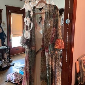 Avenue true wrap dress size 30/32W. Separate beige liner.